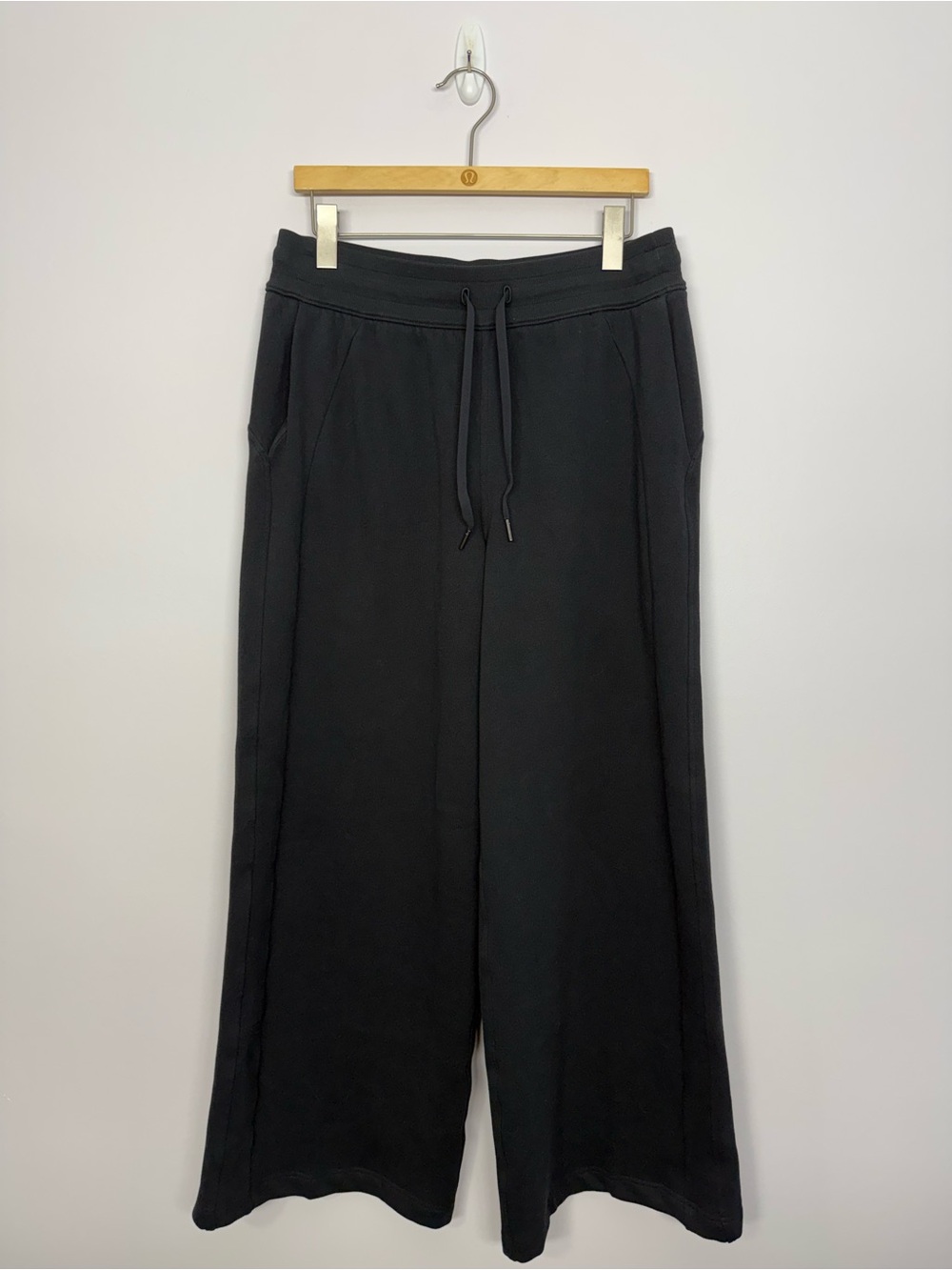10: Lululemon Scuba Mid-Rise Wide-Leg Pant Black Size Large 29” inseam